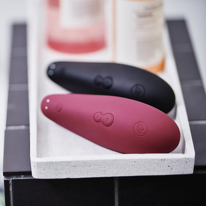 Womanizer - Classic 2 Silicone Rechargeable Clitoral Stimulator Bordeaux